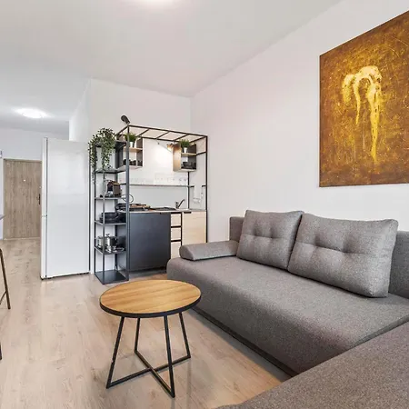 Ah Racianska Appartamento Bratislava